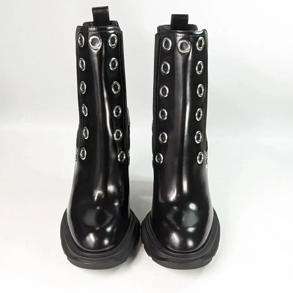 Alexander McQueen Women's Tread Grommet Embellished Heel Boot Size 40 MSRP 1,290 - Picture 4 of 9